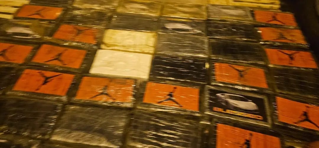 La Douane malienne intercepte plus de 100 kg de cocaïne à Bamako, un revers important pour le trafic de drogue. 